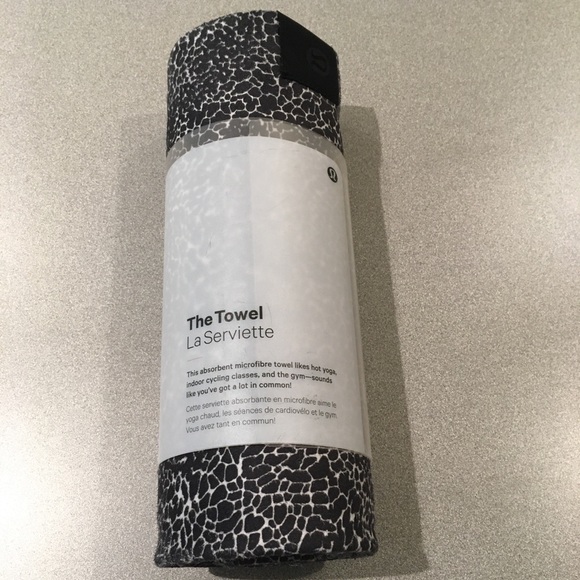 Lululemon The Towel*Printed Ice Grey Black NWT - Picture 3 of 4
